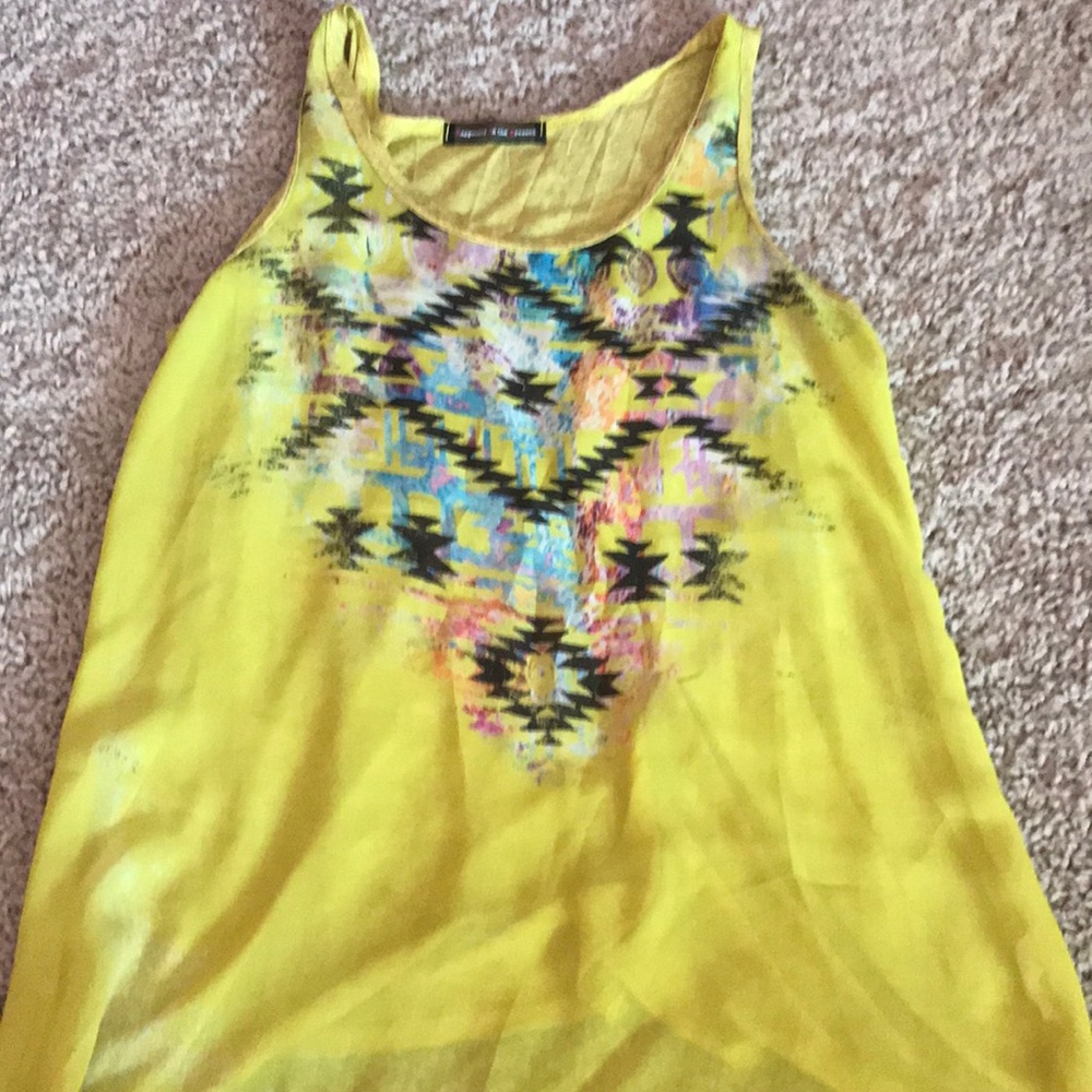 Patterned mesh front with normal back